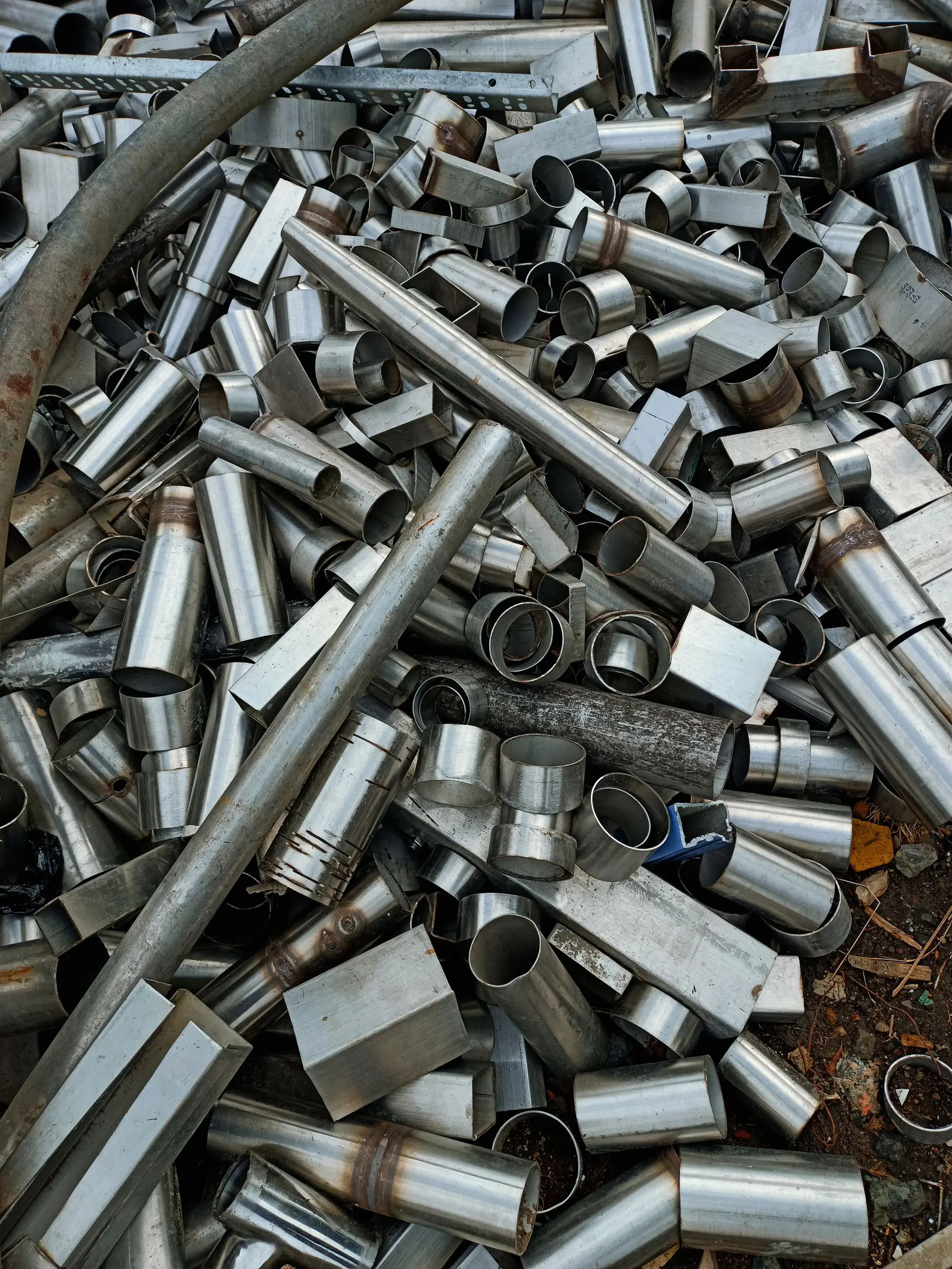Stainless steel pipe and tube scrap